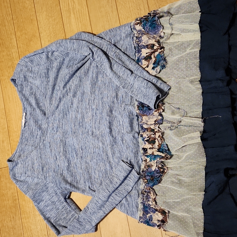 Womens ruffled top
